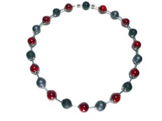 Halskette / Perlenkette aus roten Achatperlen und Kunststoffperlen 1072