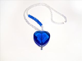 Glasperlen Halskette mit blauem Titanic-Herz 0559