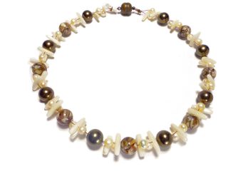 zweifädige Perlmuttzahn Halskette mit braunen Perlen (0251)