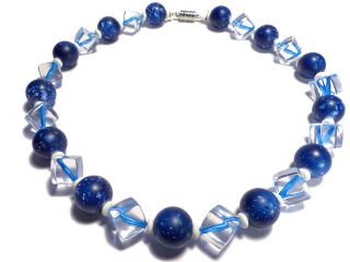 Blaue Halskette aus einem Mix von Kunststofferlen und Kunstoffwürfeln (1005)