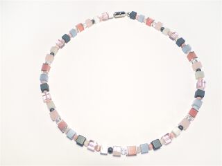grau-rosa Kettemit Cateye- und Glaswürfeln (Bausatz / DIY) B1038